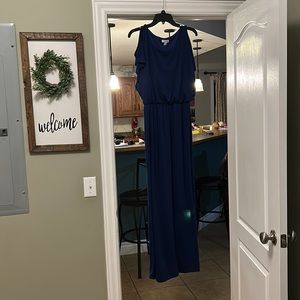 Women’s medium open shoulder Maxi dress